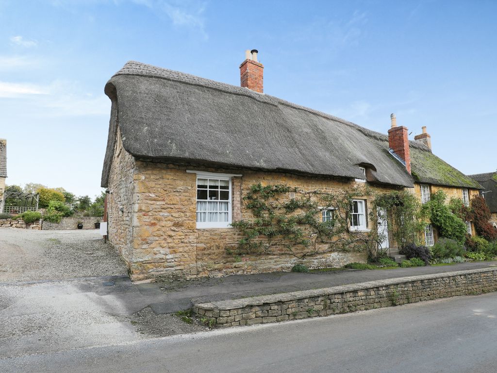 2 bed end terrace house for sale in Hidcote Road, Ebrington, Chipping Campden, Gloucestershire GL55, £525,000