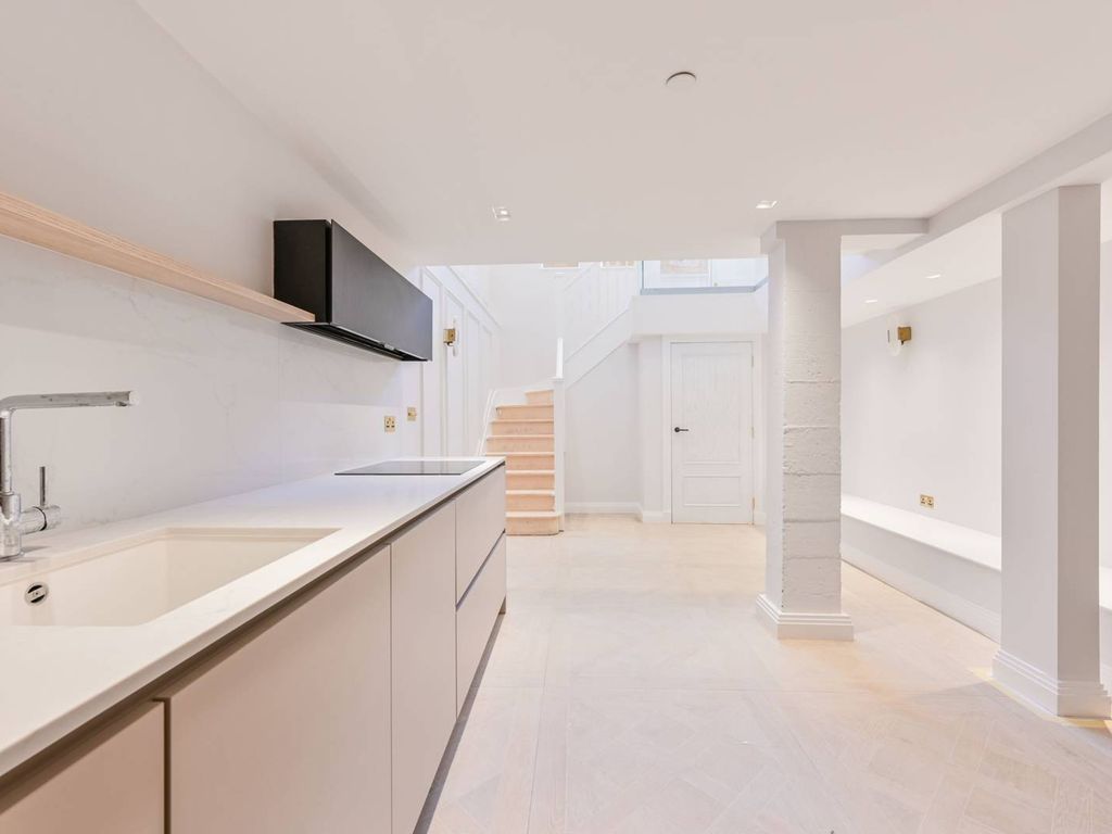 3 bed detached house to rent in Union Street, London Bridge, London SE1, £7,995 pcm