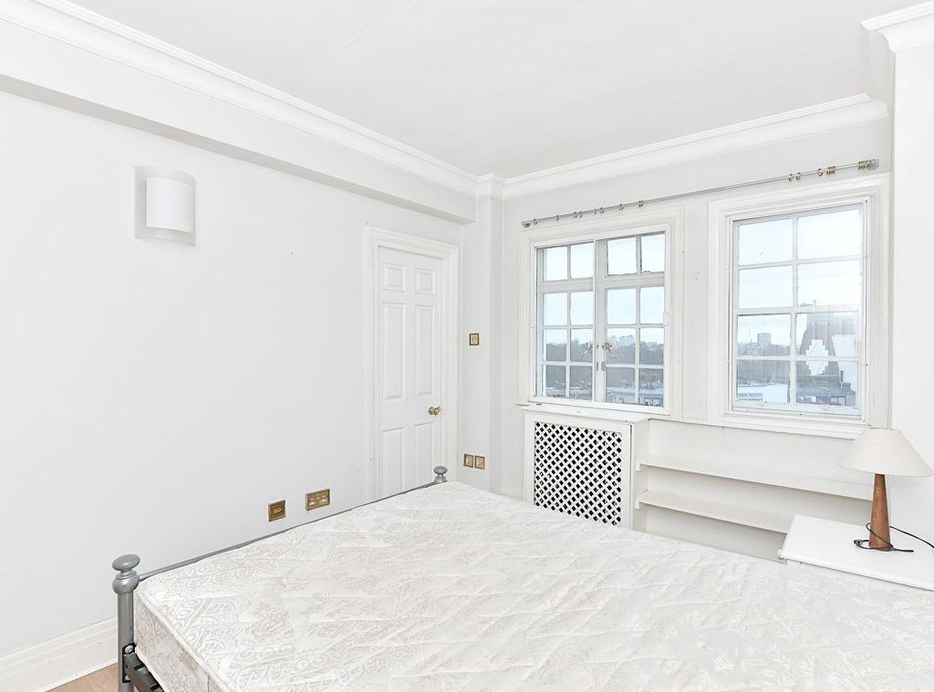 1 bed flat for sale in Baker Street, London NW1, £695,000