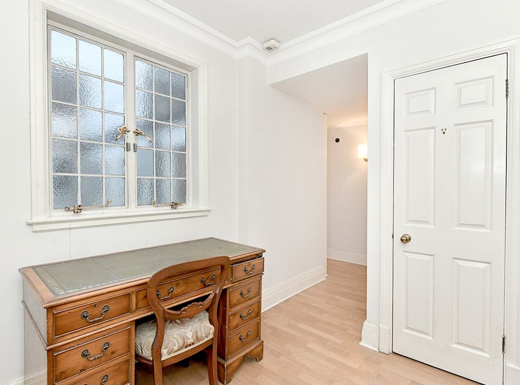 1 bed flat for sale in Baker Street, London NW1, £695,000