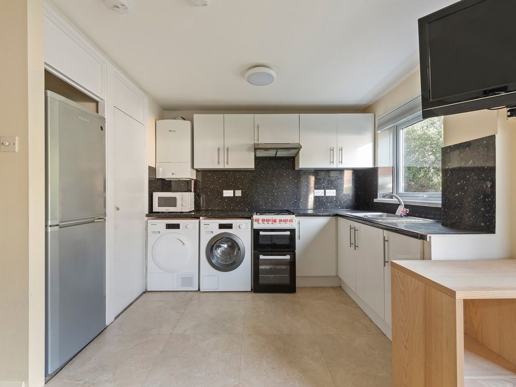 1 bed flat for sale in Ravensmede Way, Chiswick, London W4, £325,000