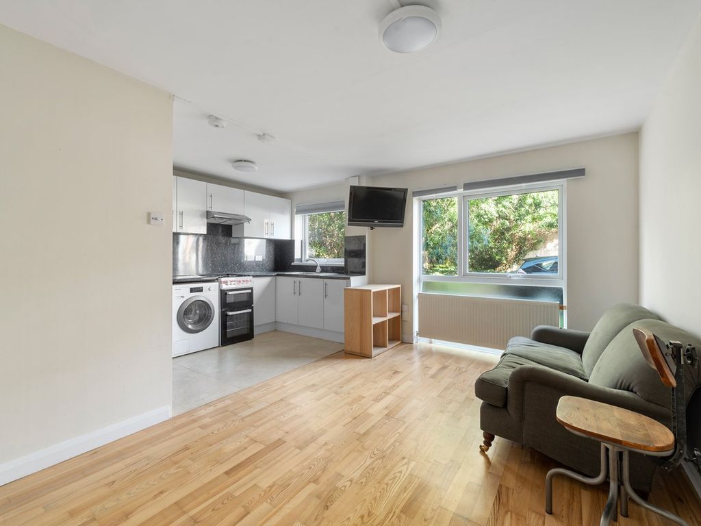 1 bed flat for sale in Ravensmede Way, Chiswick, London W4, £325,000