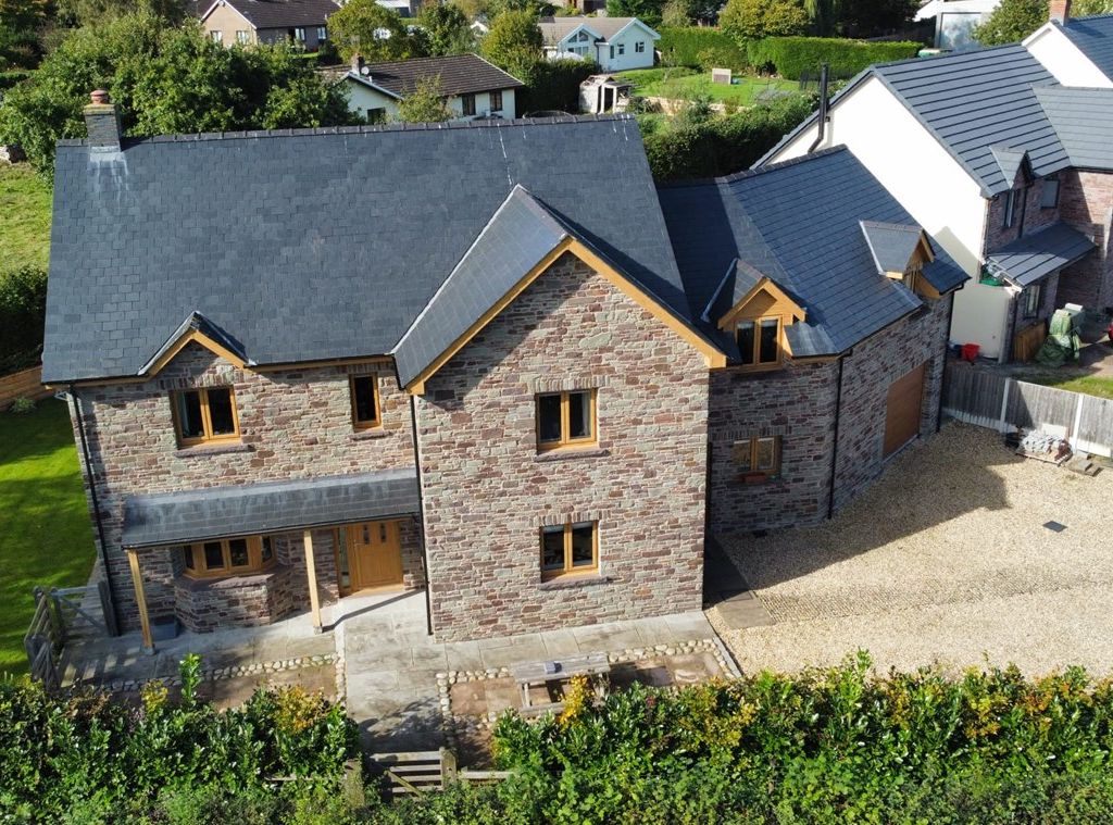 7 bed detached house for sale in Dol Pistyll, Llanfihangel Talyllyn, Brecon LD3, £675,000