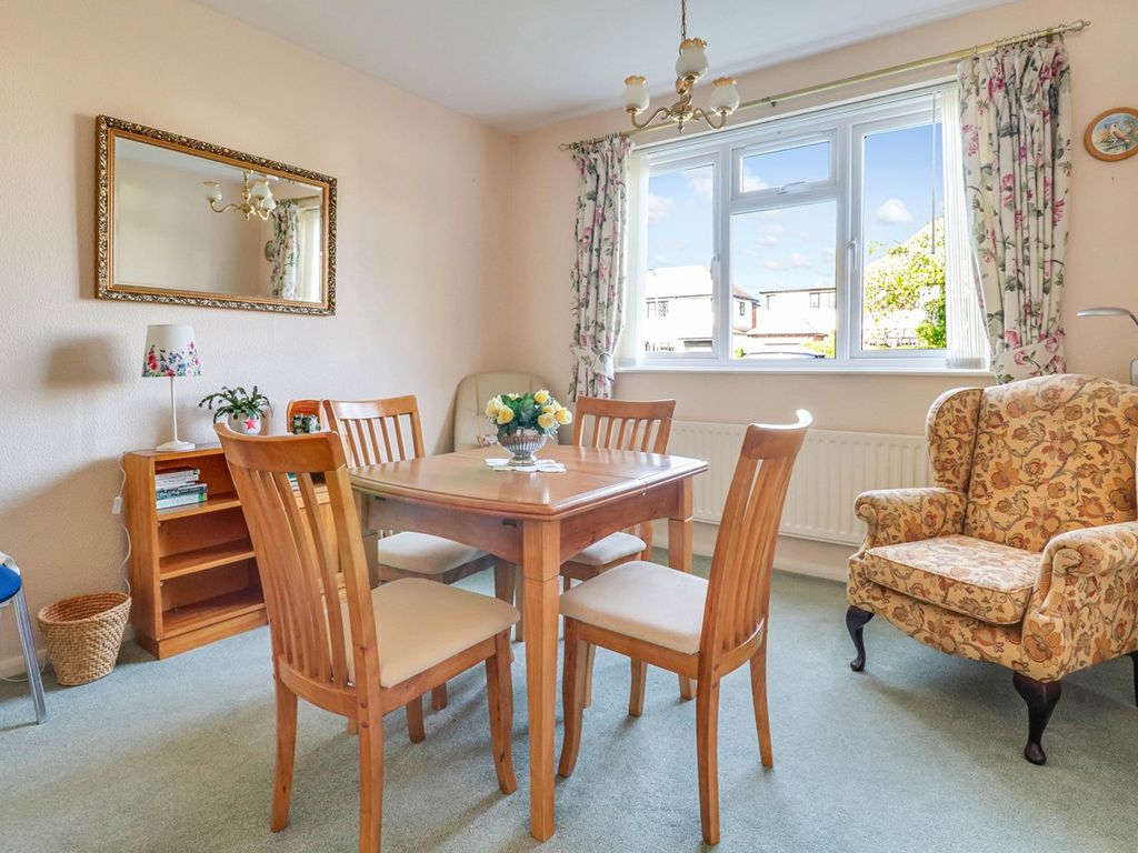 2 bed flat for sale in Wyatts Drive, Thorpe Bay SS1, £300,000