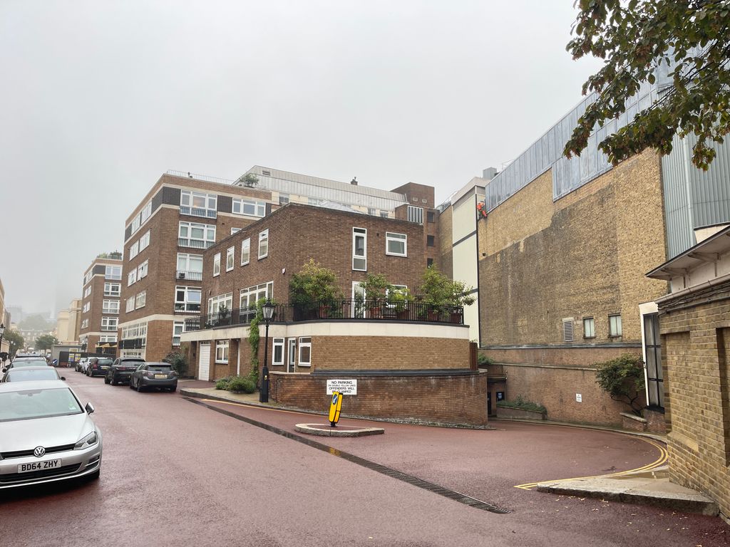 2 bed flat to rent in Nottingham Terrace, Baker Street, London NW1, £4,000 pcm