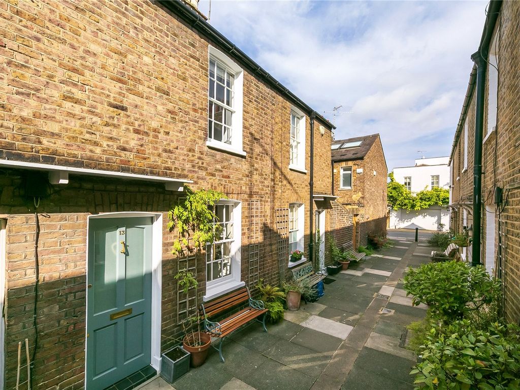 2 bed detached house for sale in Lancaster Cottages, Richmond TW10, £775,000