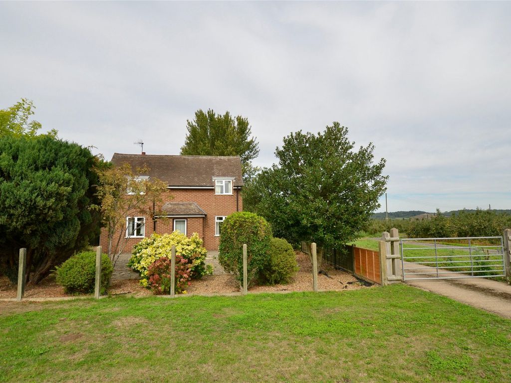 3 bed detached house for sale in Main Road, Cropthorne, Pershore WR10, £650,000