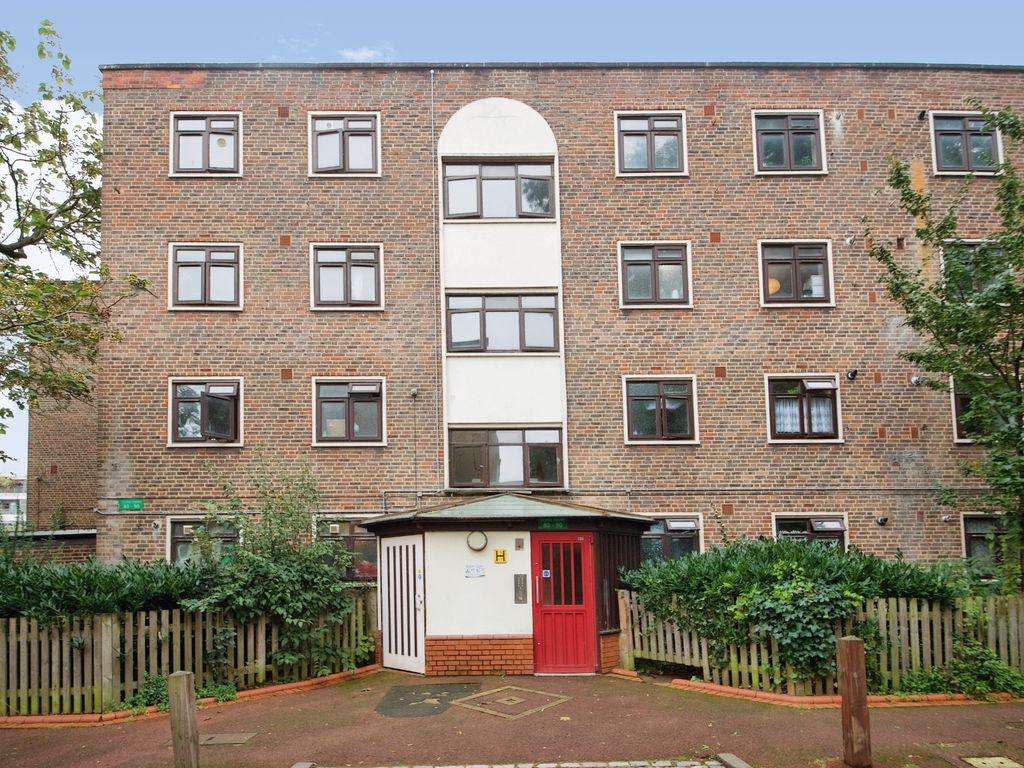 1 bed flat for sale in St. Peter's Street, London N1, £400,000