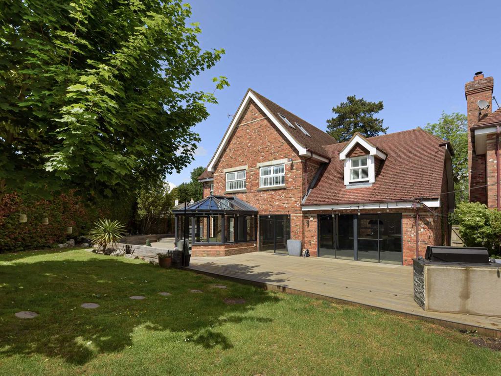 7 bed detached house for sale in Popeswood Road, Binfield RG42, £1,300,000