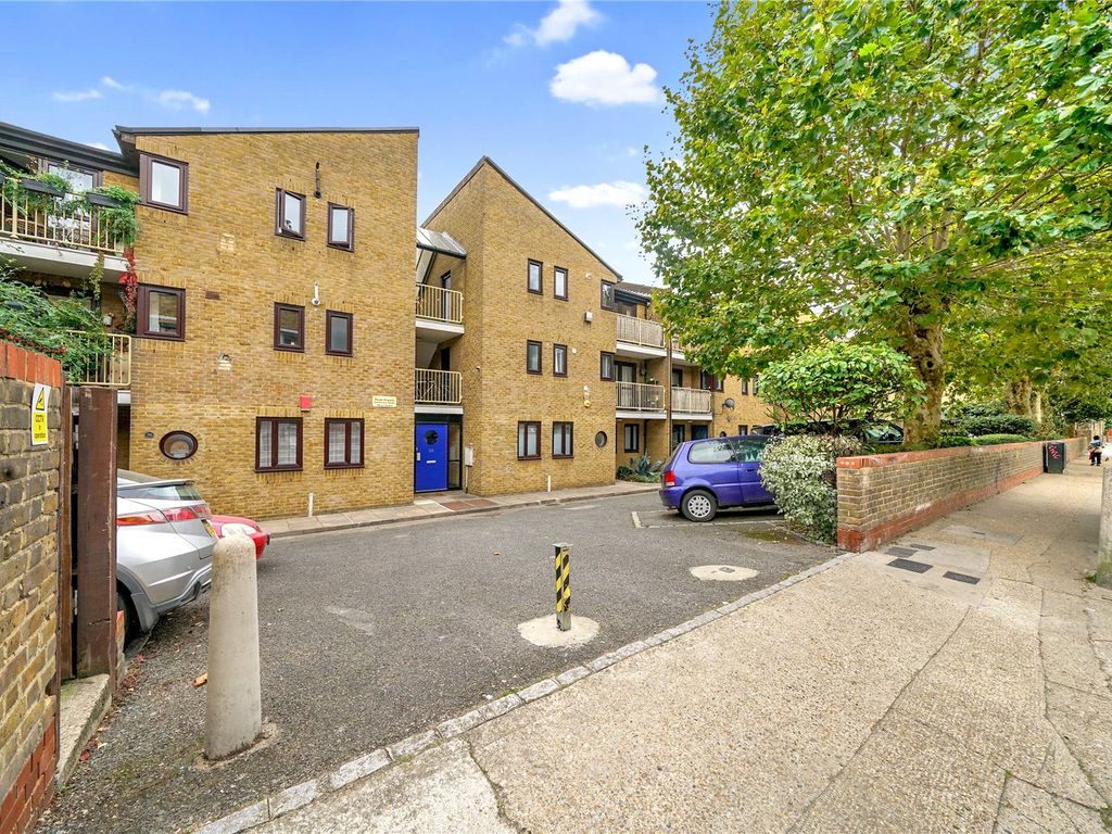 2 bed flat for sale in Cleveland Way, London E1, £550,000