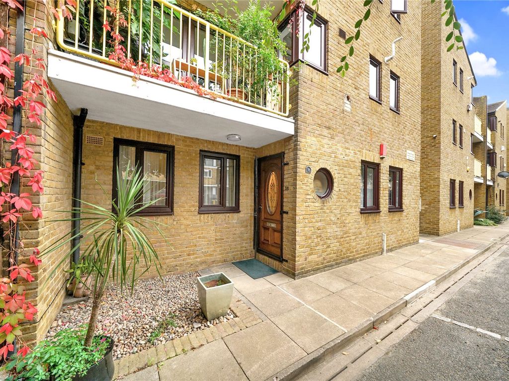 2 bed flat for sale in Cleveland Way, London E1, £550,000