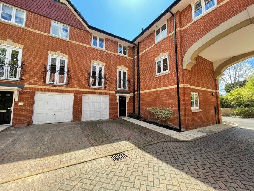 4 bed mews house to rent in Regents Place, Bolton BL6, £1,650 pcm