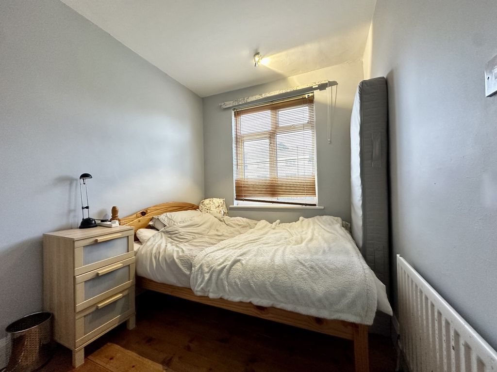 2 bed flat to rent in Royal Court, Court Road, Eltham SE9, £1,550 pcm