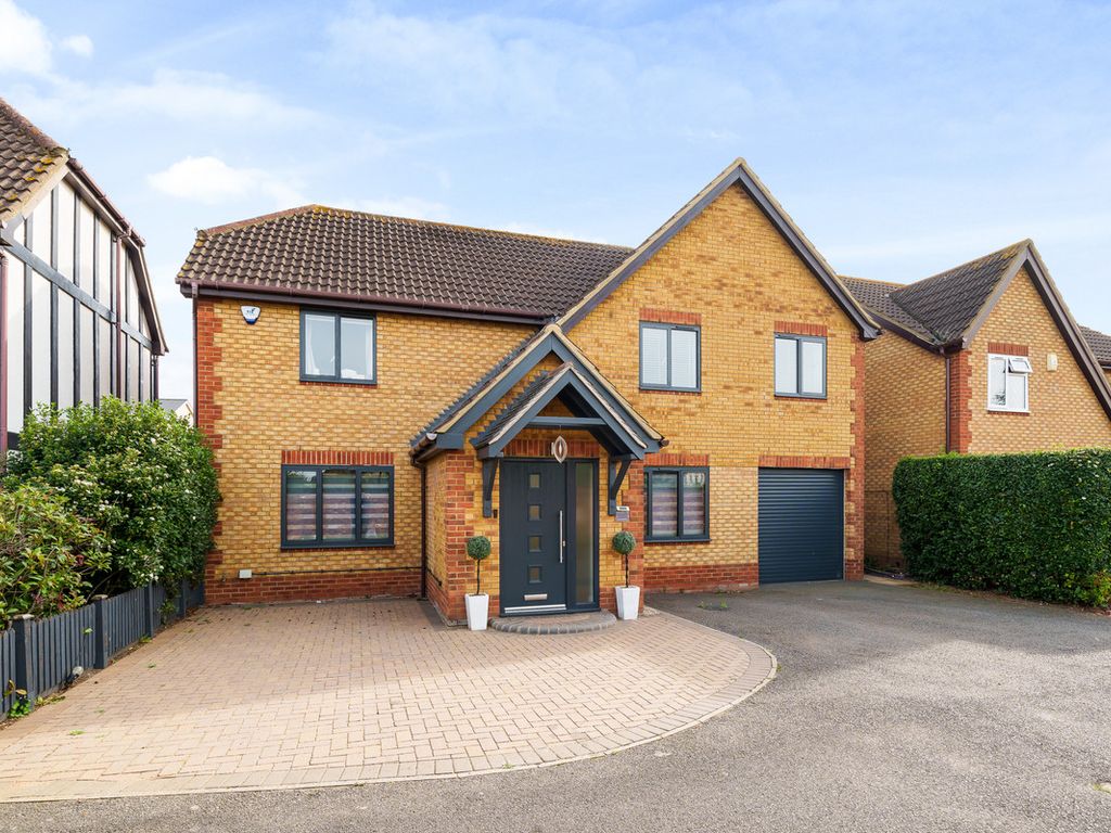 4 bed detached house for sale in Great Portway, Great Denham MK40, £600,000