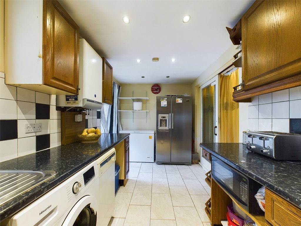 5 bed detached house for sale in Latching Close, Romford RM3, £550,000