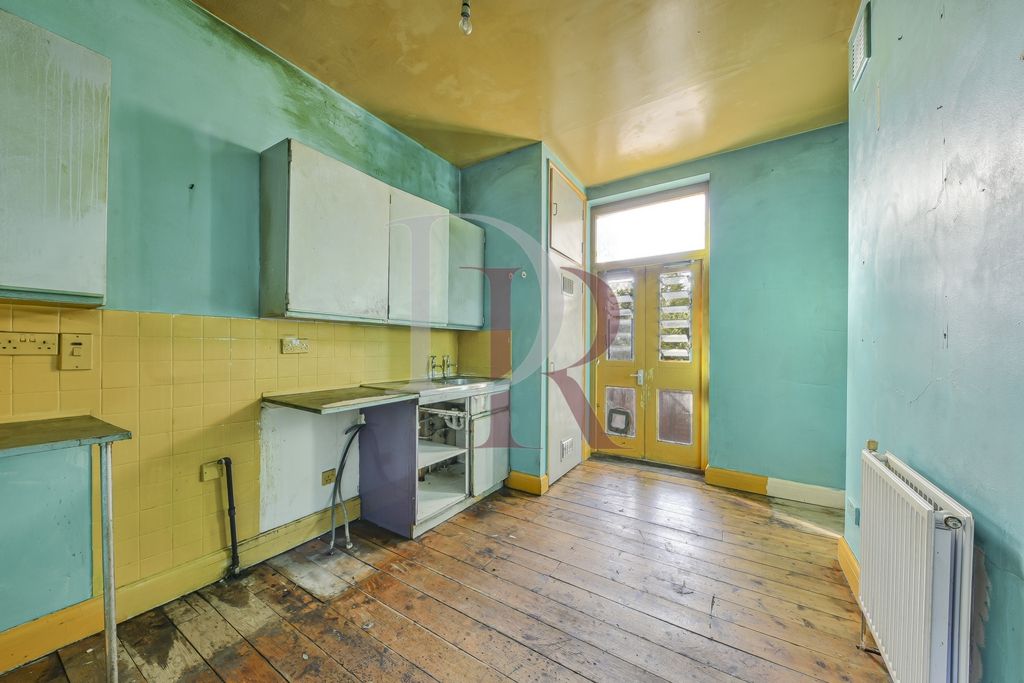 2 bed flat for sale in Pentonville Road, Angel N1, £620,000