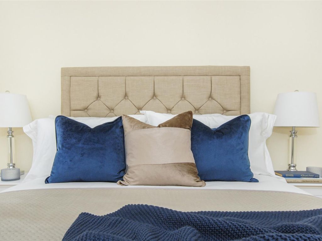 3 bed maisonette for sale in Arlington Road, Twickenham TW1, £625,000