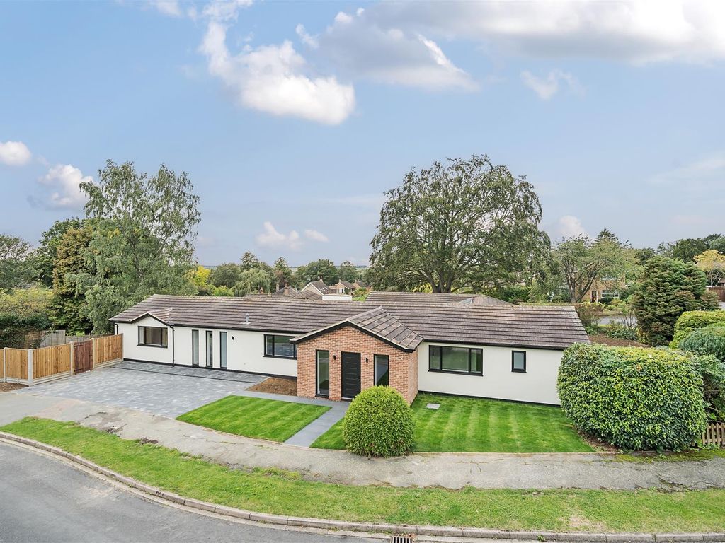 5 bed bungalow for sale in The Bury, Pavenham, Bedford MK43, £900,000