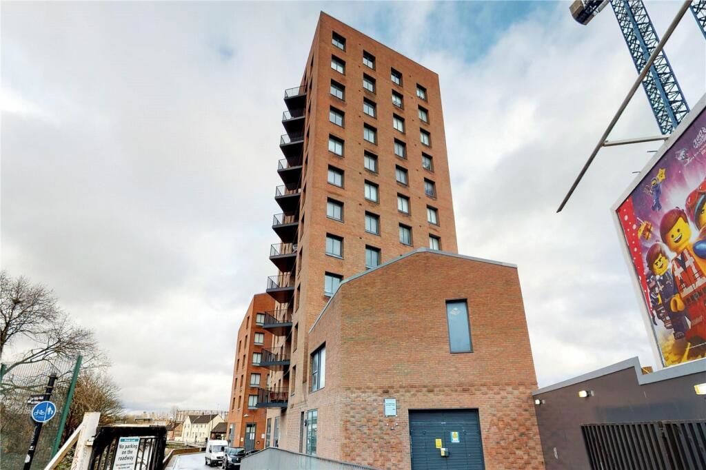 2 bed flat for sale in Navigation Road, London E3, £340,000