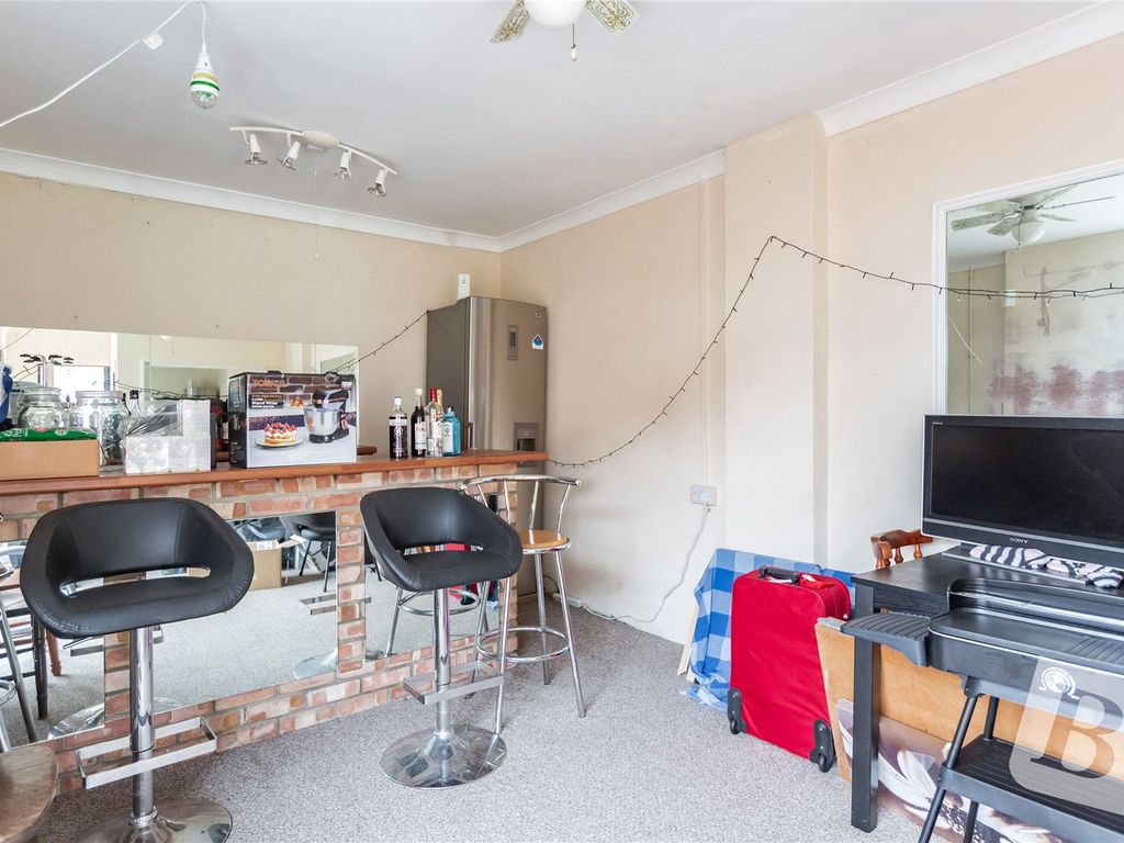 3 bed terraced house for sale in Roseberry Gardens, Upminster RM14, £400,000