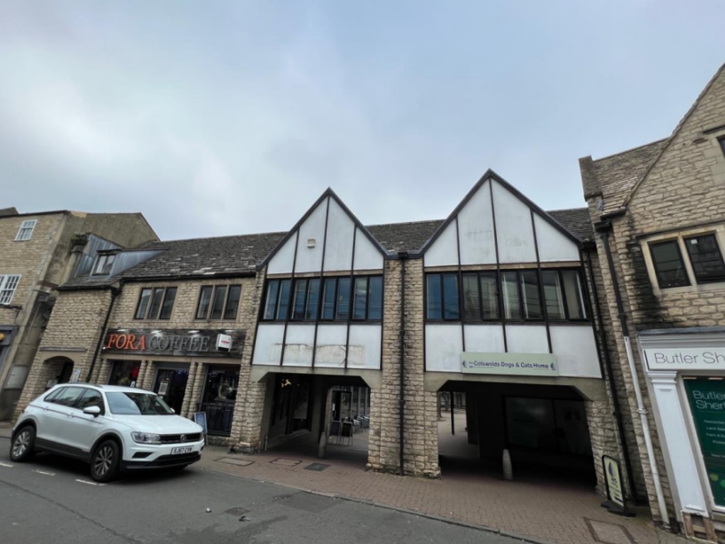 Commercial property to let in Castle Street, Cirencester GL7, £17,000 pa