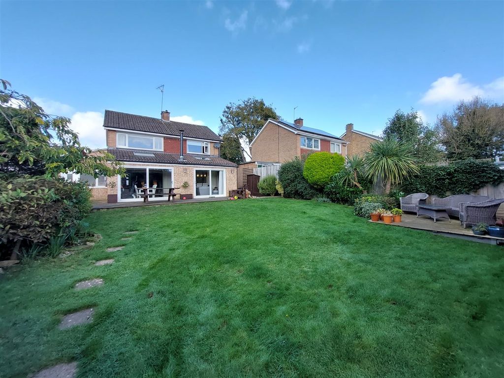 3 bed detached house for sale in Scalby Beck Road, Scalby, Scarborough YO13, £385,000