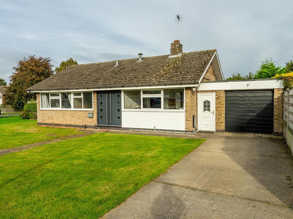 3 bed detached bungalow for sale in Valley View, Wheldrake, York YO19, £400,000