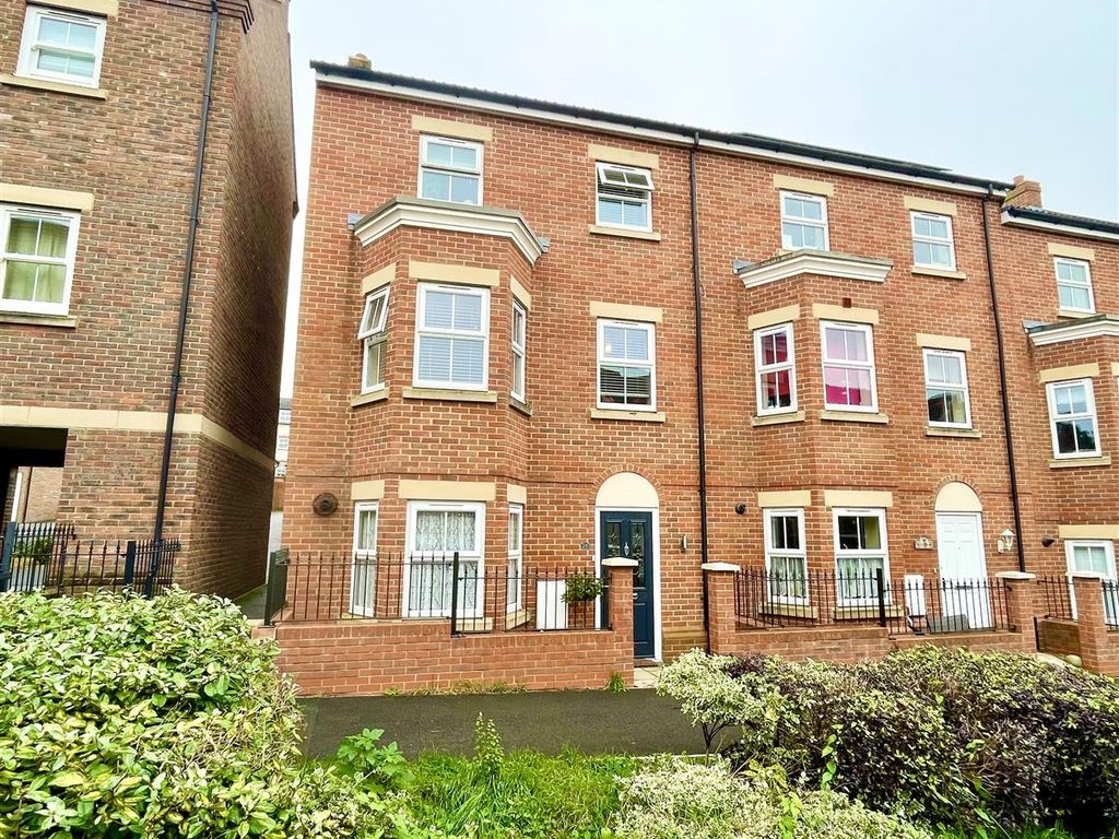5 bed end terrace house for sale in Daisy Brook, Royal Wootton Bassett, Swindon SN4, £362,500