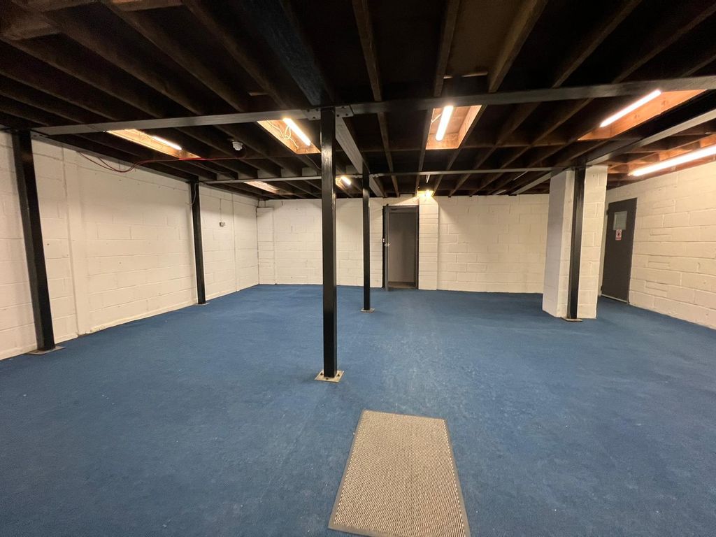 Warehouse to let in Staines Road West, Ashford TW15, £80,000 pa