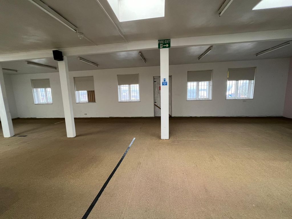 Warehouse to let in Staines Road West, Ashford TW15, £80,000 pa