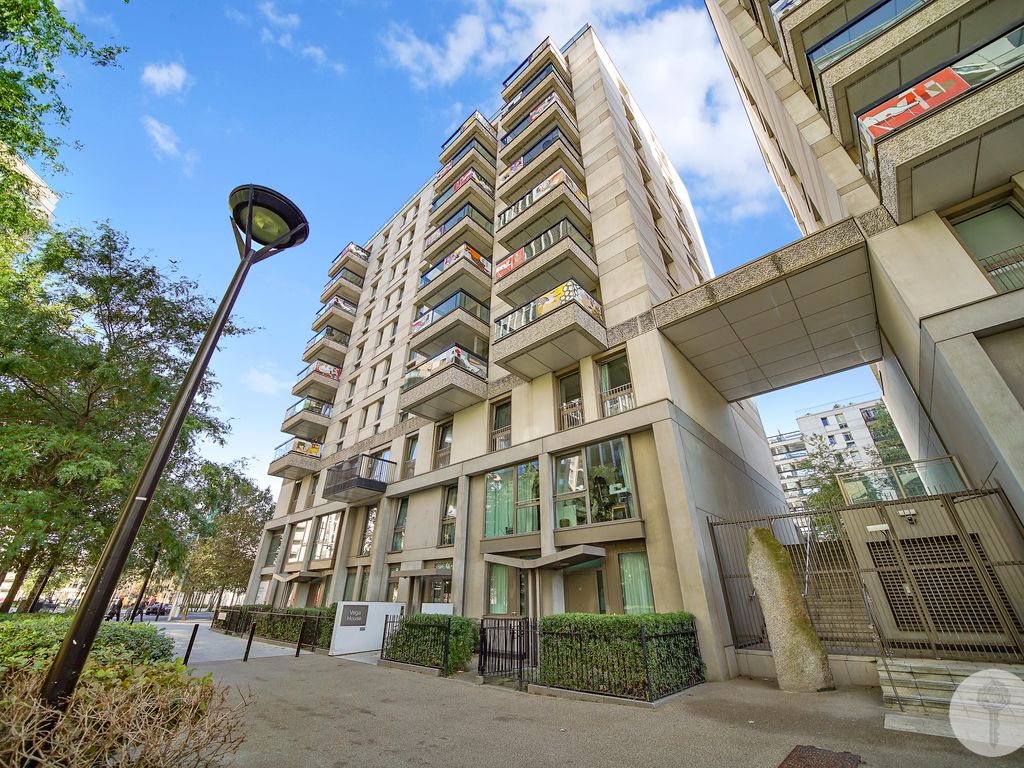 2 bed flat for sale in Vega House, Stratford E20, £456,000