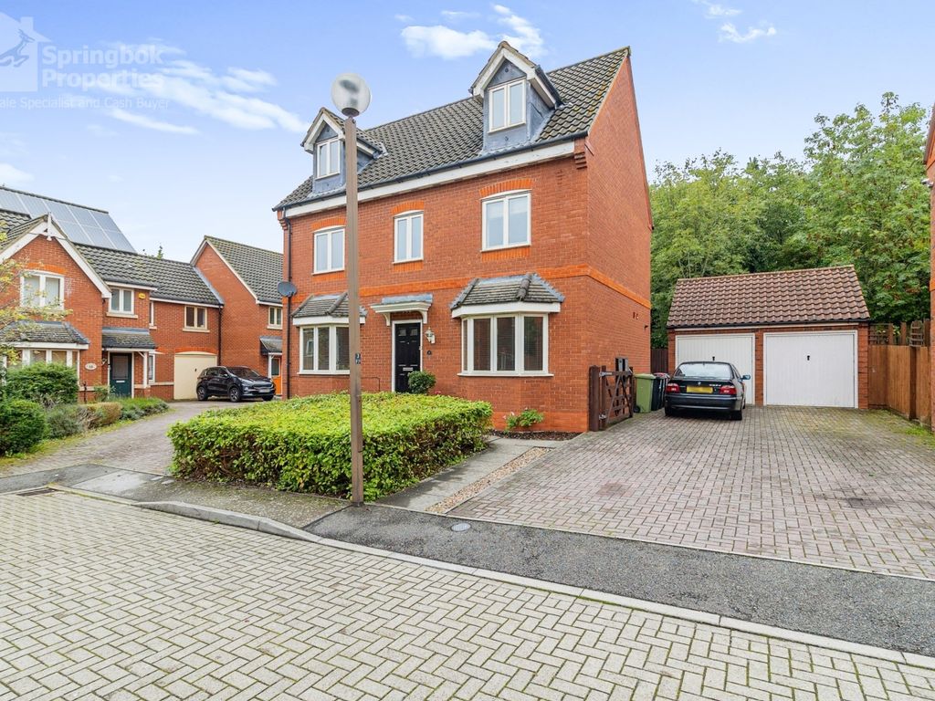 5 bed detached house for sale in Foxley Place, Loughton, Milton Keynes, Buckinghamshire MK5, £545,000