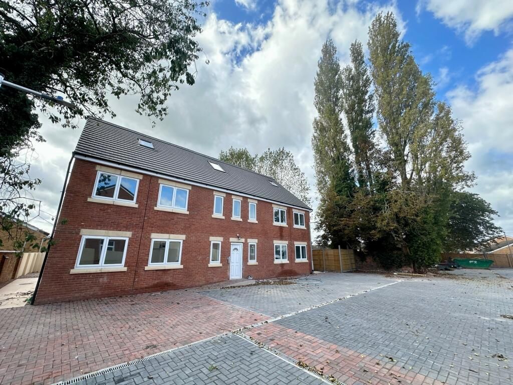 2 bed flat to rent in The Barracks, Barwell, Leicester LE9, £900 pcm