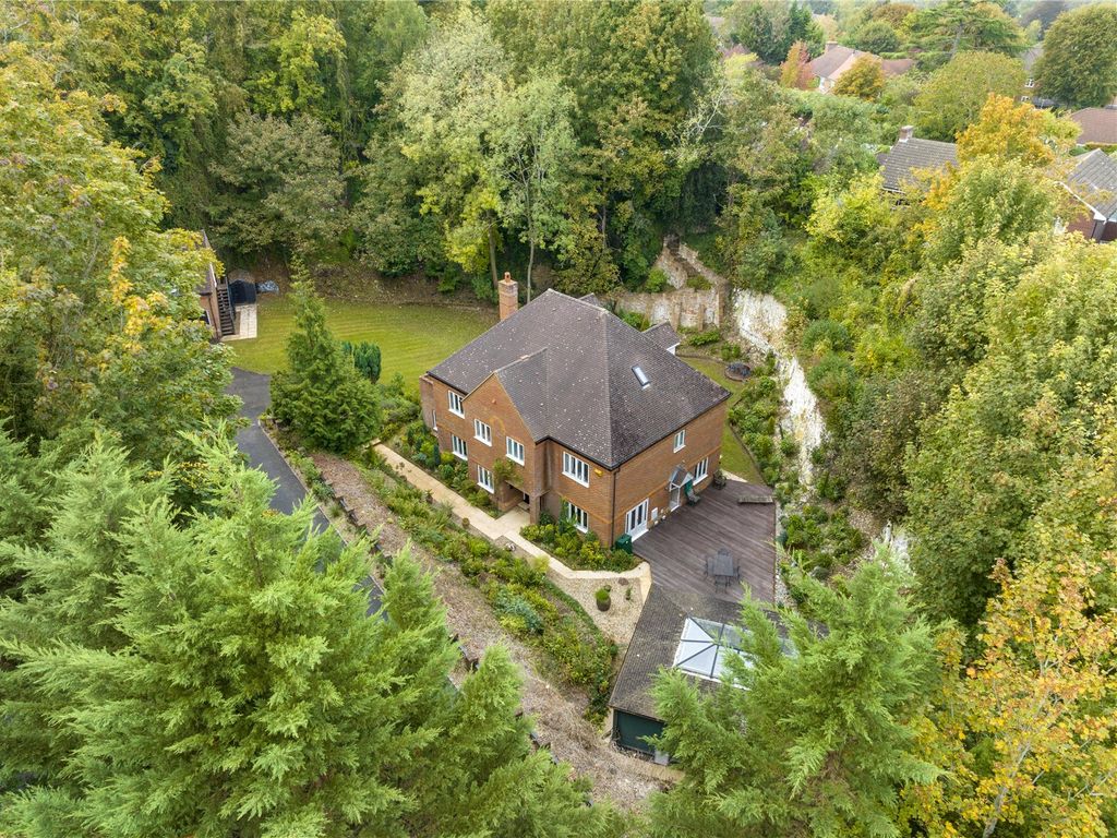 7 bed detached house for sale in Guildford Road, Fetcham KT22, £1,750,000