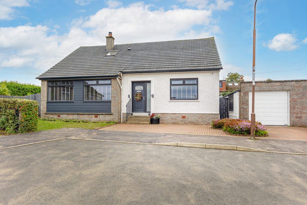 4 bed detached house for sale in Burnhouse Drive, Dechmont, West Lothian EH52, £370,000