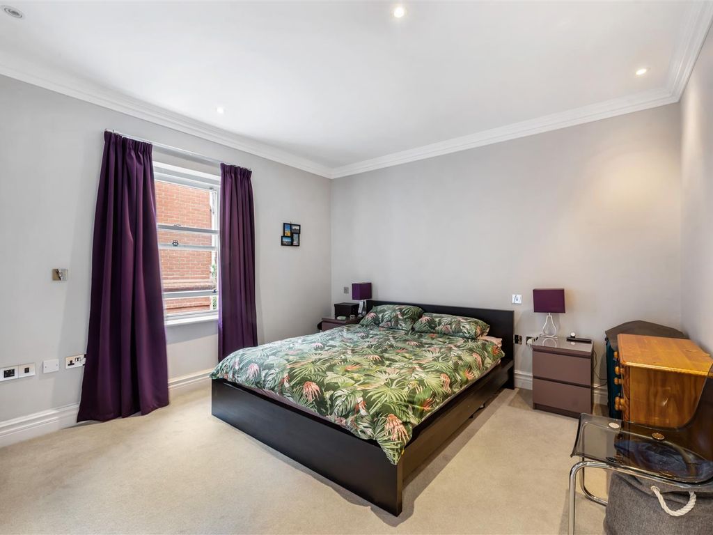 1 bed flat for sale in Jenner Road, Guildford GU1, £399,950