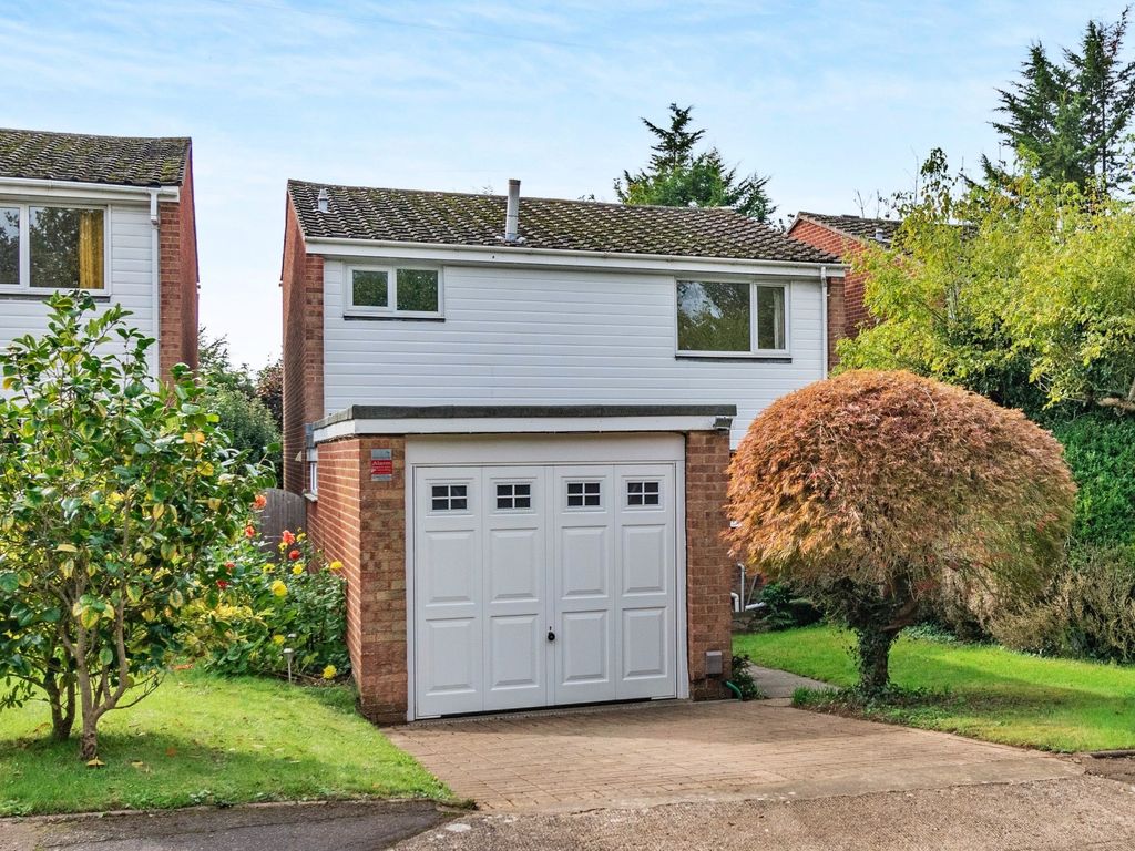 3 bed detached house for sale in Lincoln Park, Amersham HP7, £775,000