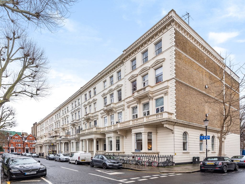 1 bed flat for sale in Earl's Court Square, London SW5, £400,000