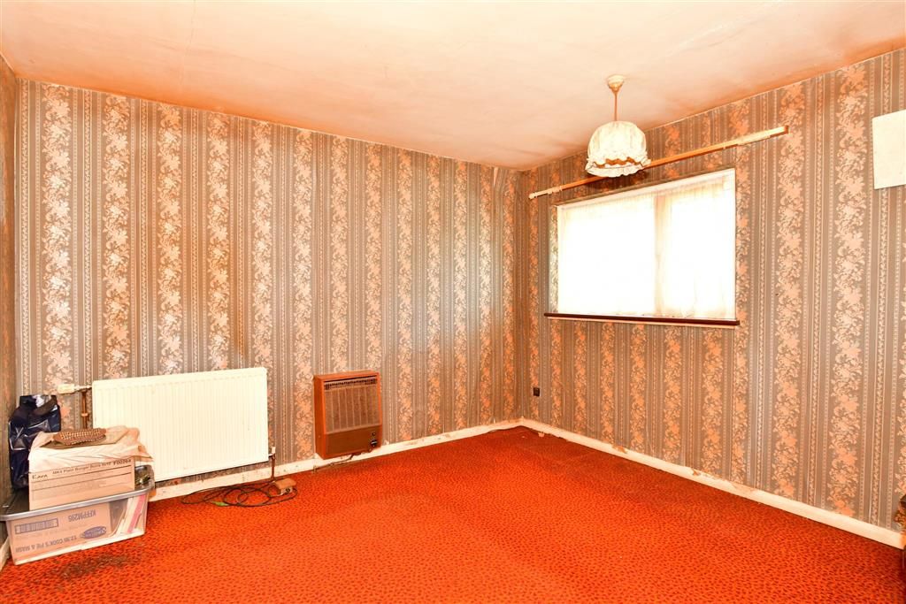 3 bed end terrace house for sale in Rose Lane, Romford, Essex RM6, £325,000