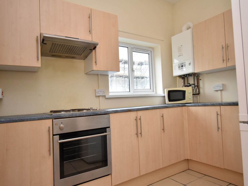 2 bed flat to rent in Glanmor Road, Uplands, Swansea SA2, £700 pcm