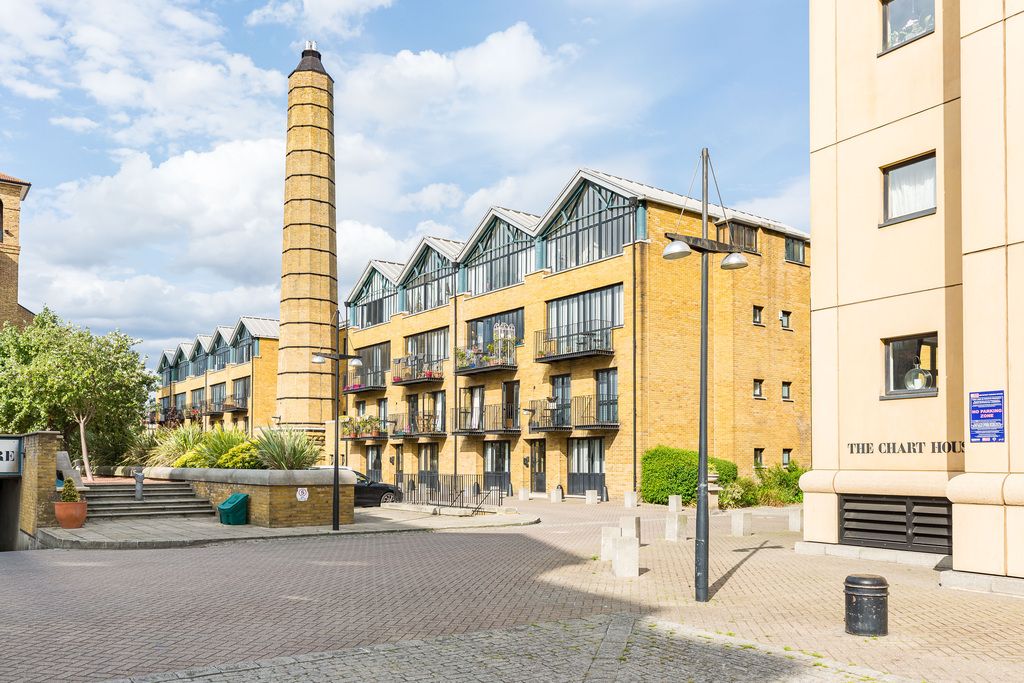 1 bed flat for sale in Burrells Wharf Square, London E14, £325,000