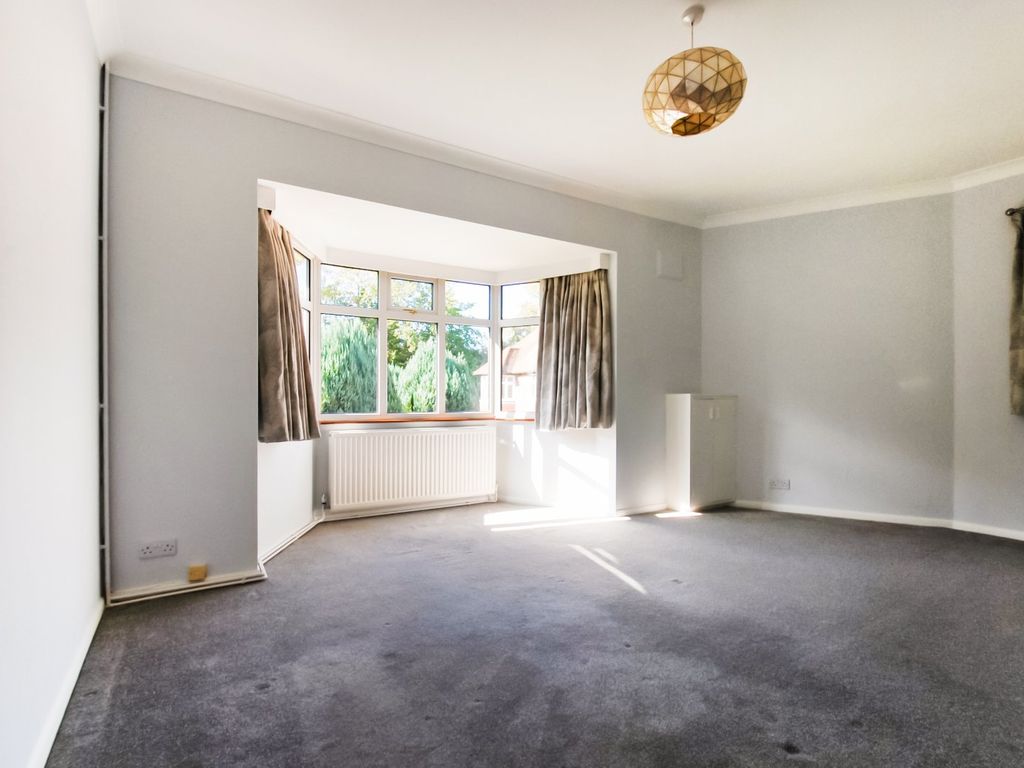 3 bed flat for sale in Burkes Road, Beaconsfield HP9, £425,000