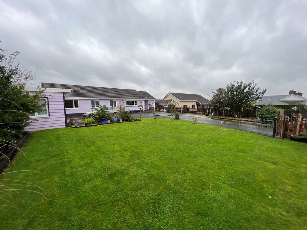 4 bed bungalow for sale in Pennant, Nr.Aberaeron, Ceredigion SY23, £425,000