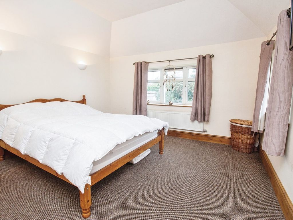 4 bed semi-detached house for sale in Robin Lane, Edgmond, Newport TF10, £417,000