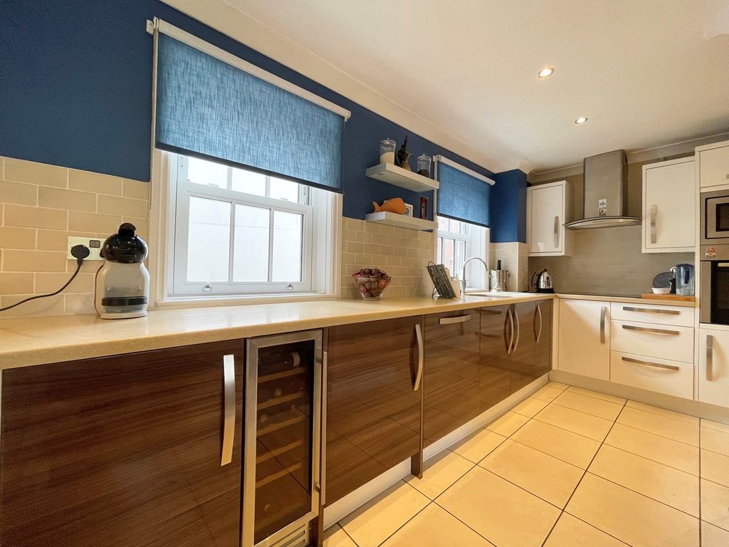 4 bed town house for sale in Poole Quay, Poole BH15, £500,000