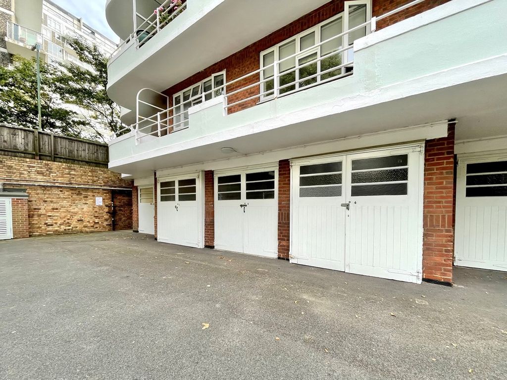 2 bed flat for sale in West Cliff Road, West Cliff, Bournemouth BH2, £325,000