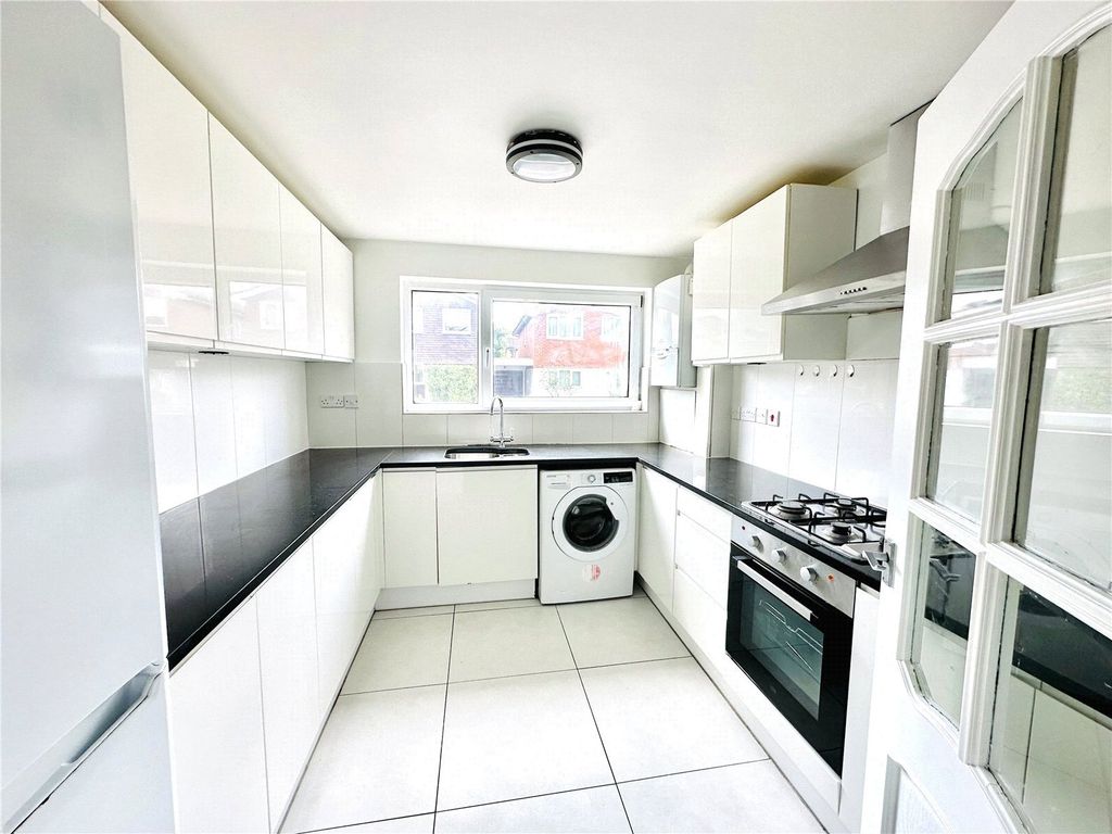 5 bed link-detached house for sale in Crusader Gardens, East Croydon, Parkhill, Croydon CR0, £690,000