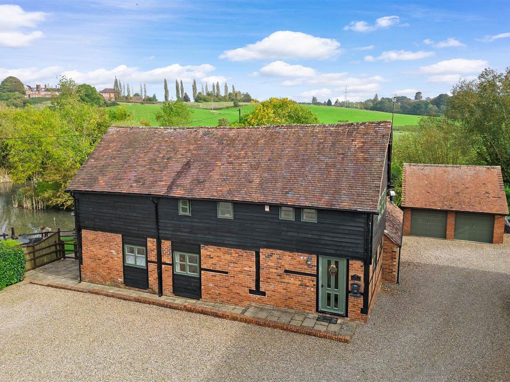 4 bed barn conversion for sale in Upper Battenhall, Worcester WR7, £770,000