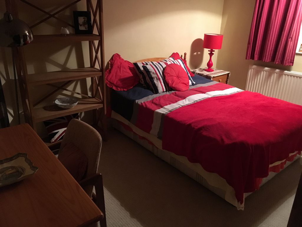 Room to rent in Very Near West Acton Tube Area, West Acton W3, £850 pcm