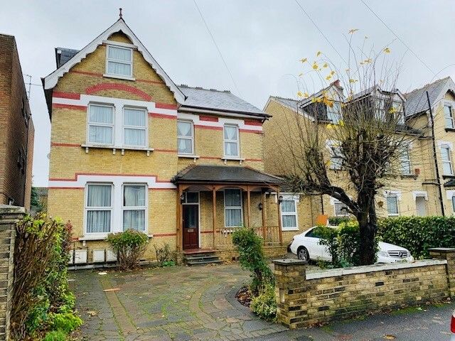 2 bed flat to rent in Dunheved Road North, Thornton Heath CR7, £1,550 pcm